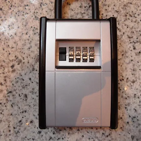 Self-service By Savoy Hotel *